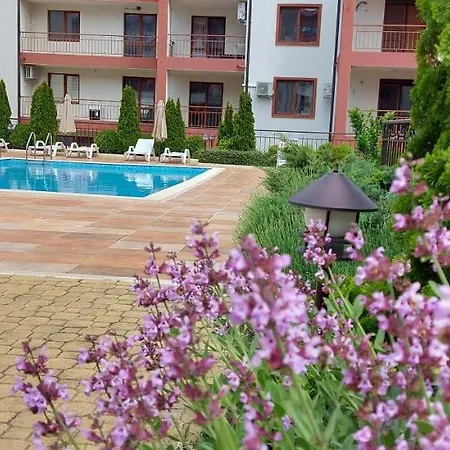 Coco Family Vacation Apartment Aheloy